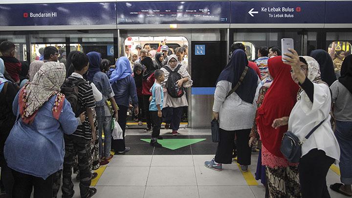 Banyak Antrean di Hari Pertama Operasi, Ini Upaya MRT Jakarta