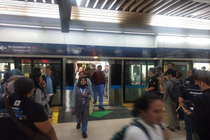 Banyak Antrean di Hari Pertama Operasi, Ini Upaya MRT Jakarta