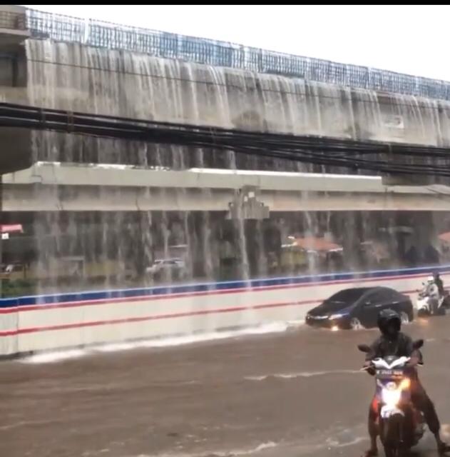 Ini Penyebab Banjir di Bawah Tol Becakayu
