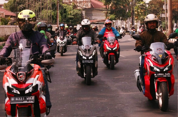 Hujan-Hujan Gini, Jangan Takut Naik Motor Gaes!