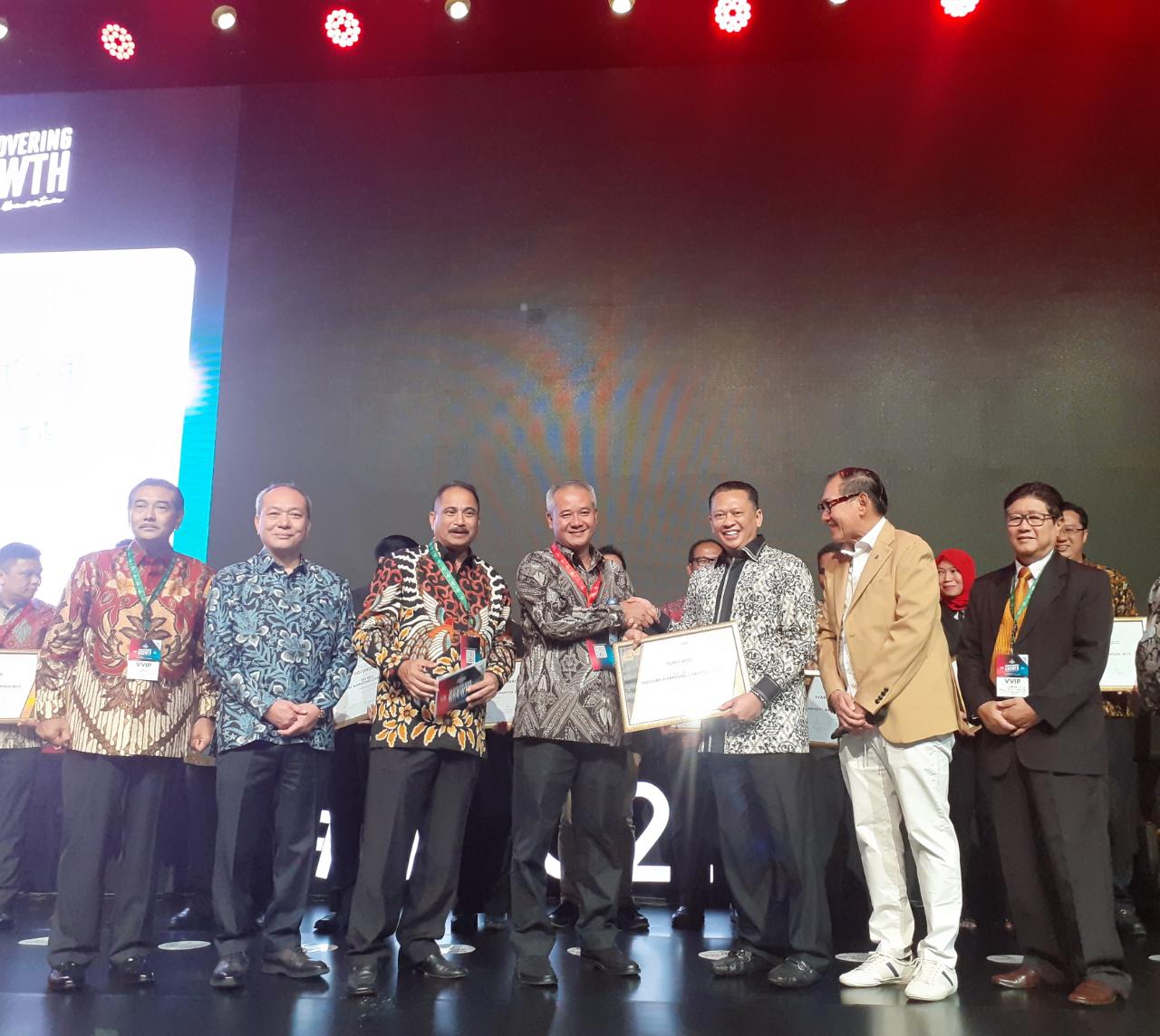 Dirut WIKA Raih Penghargaan Marketeer of The Year 2019 Kategori Konstruksi