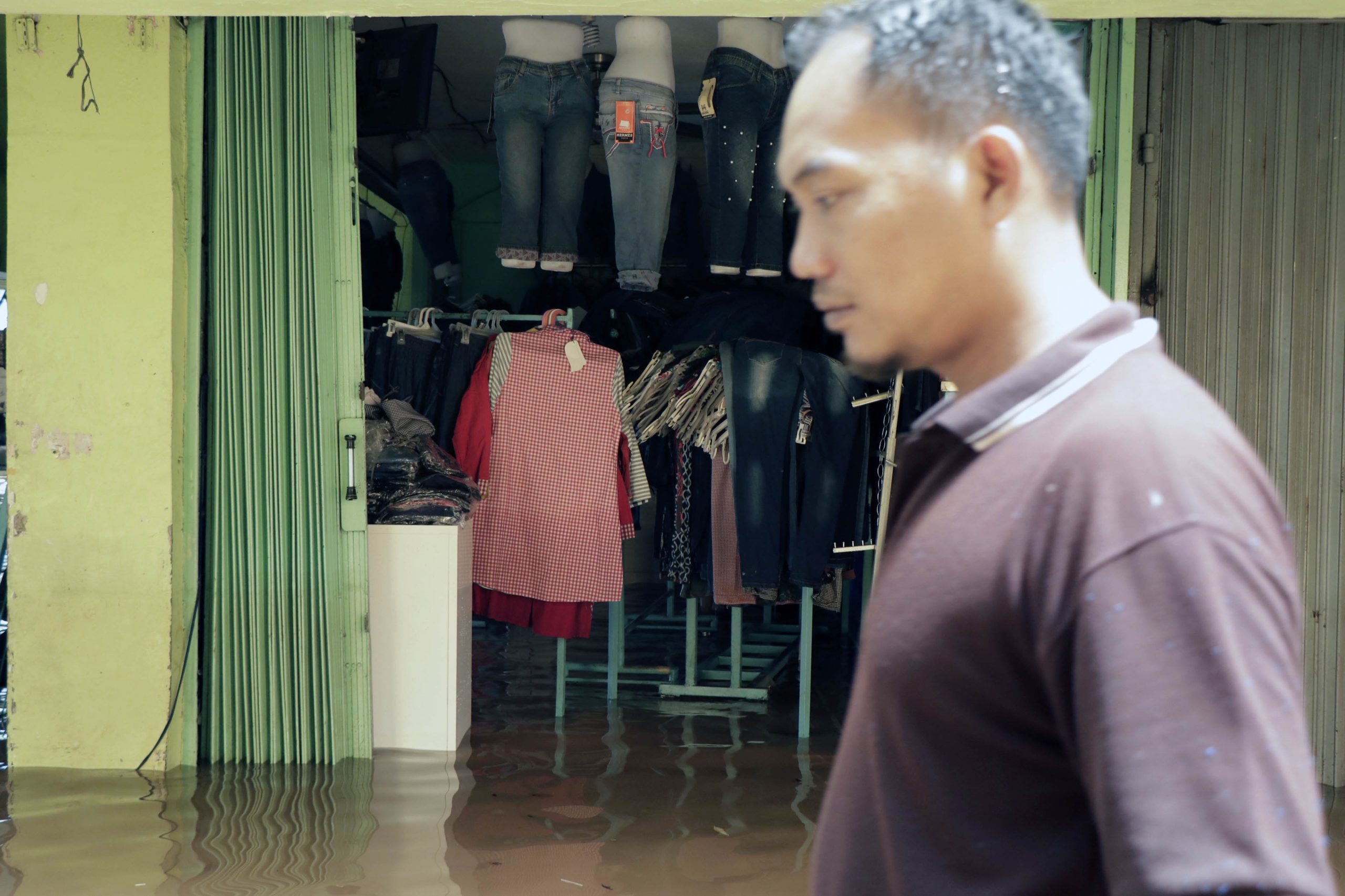 FOTO – Aktivitas di Pasar Cipulir Lumpuh