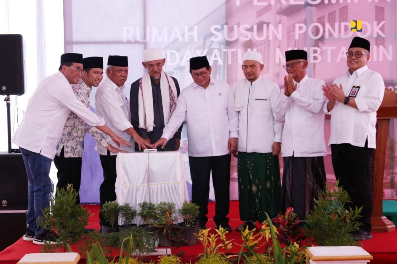 Tiga Menteri Resmikan Rusun Santri di Kediri