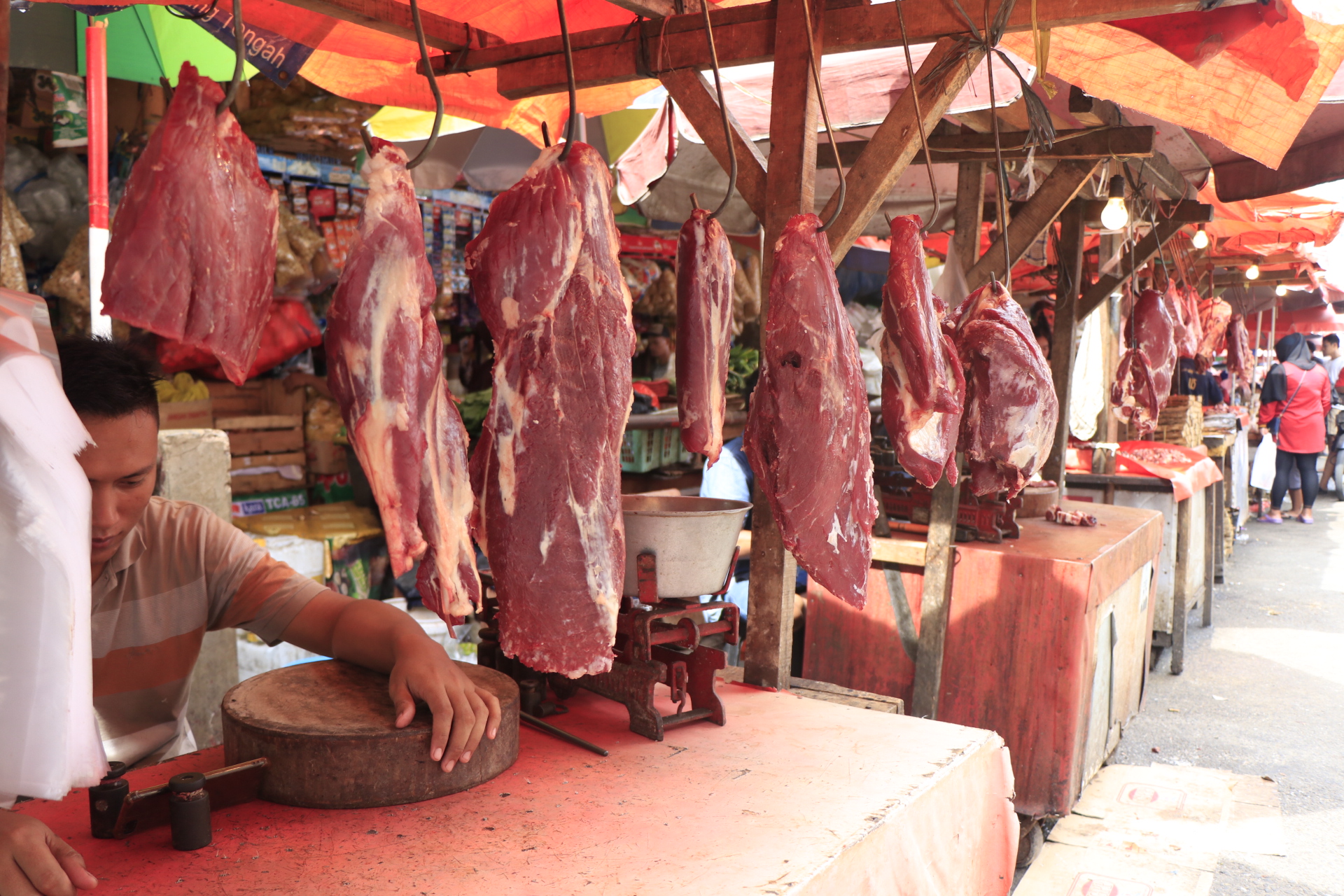 FOTO – Konsumen Daging Sapi Turun Drastis