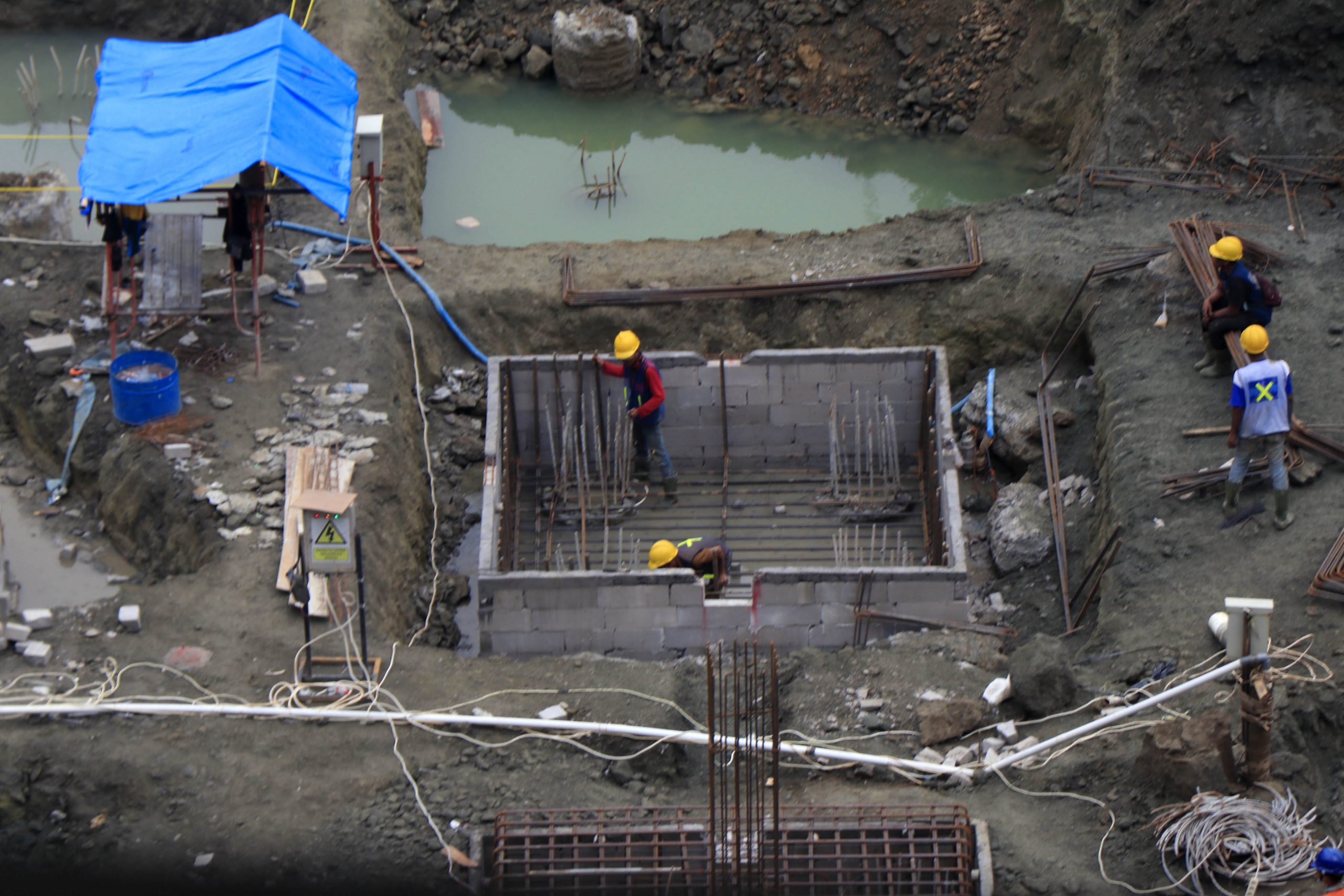 FOTO – Dibayangi Covid19 Pembangunan Mall Terus Belanjut