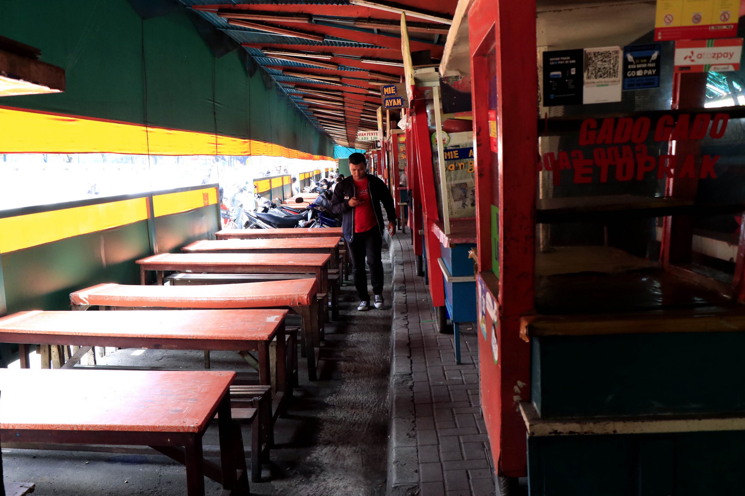 FOTO – Warung Kaki Lima Terdampak COVID-19