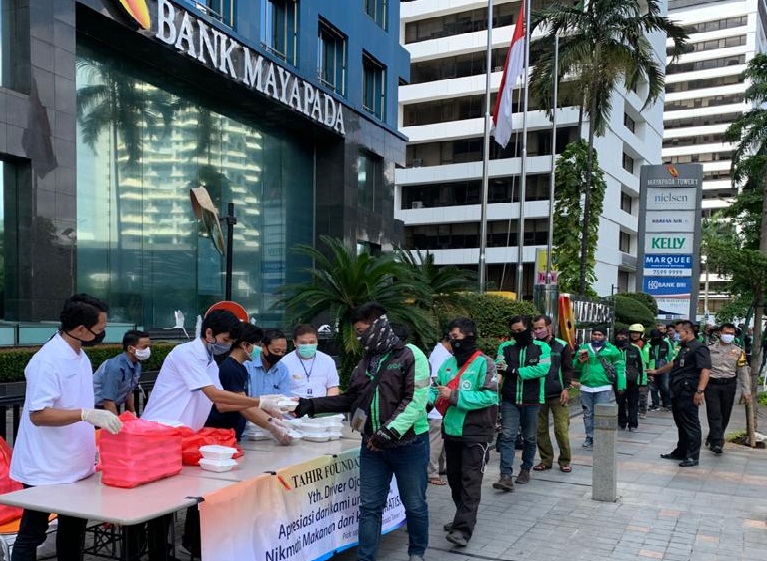 Tiap Hari, Bos Mayapada Bagi 1.000 Makanan Gratis ke Ojol