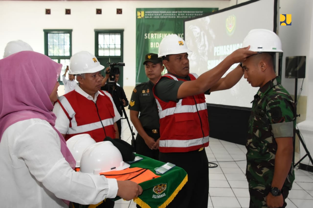 Kerjasama PUPR-TNI AD Berikan Sertifikasi