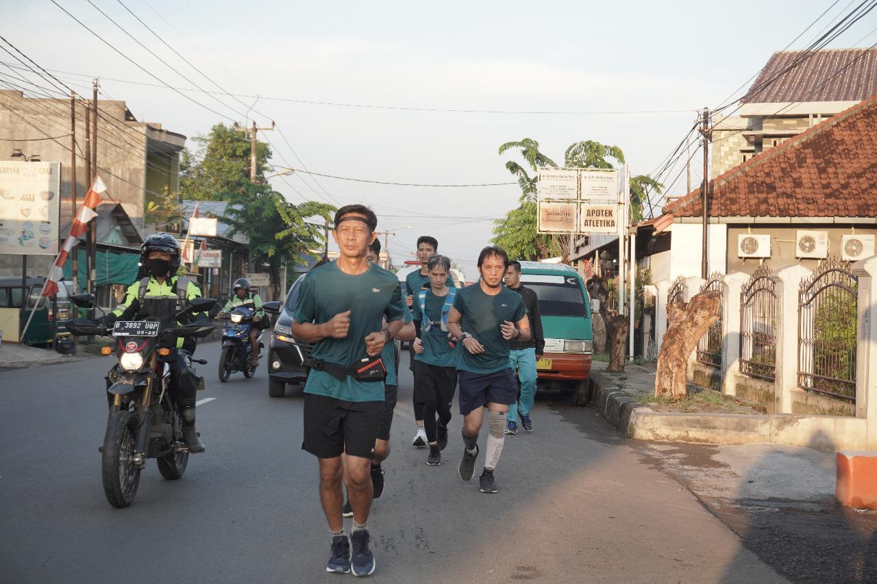 Cara Unik Pelari dalam Peringatan HUT DAHANA Ke-54