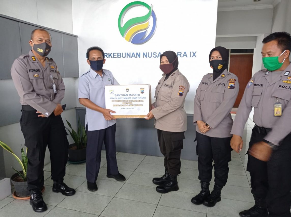 Dukung New Normal, PTPN Group Bagikan Masker