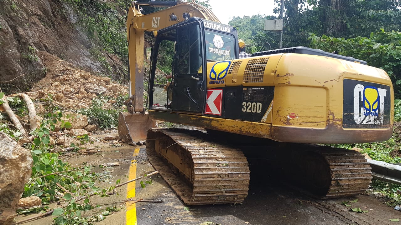 Bantu Evakuasi Gempa Sulbar, Brantas Abipraya Kirim Alat Berat