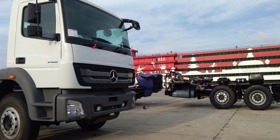 Di Terminal IPCC, Hitachi-Isuzu Kuasai Ekspor Alat Berat dan Truk