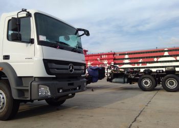 Di Terminal IPCC, Hitachi-Isuzu Kuasai Ekspor Alat Berat dan Truk