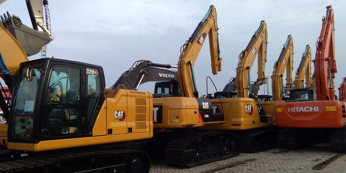 Di Terminal IPCC, Hitachi-Isuzu Kuasai Ekspor Alat Berat dan Truk