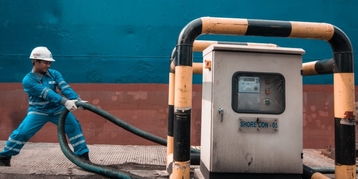 Pelindo III Sediakan Layanan Sambungan Listrik Darat Bagi Kapal di Pelabuhan