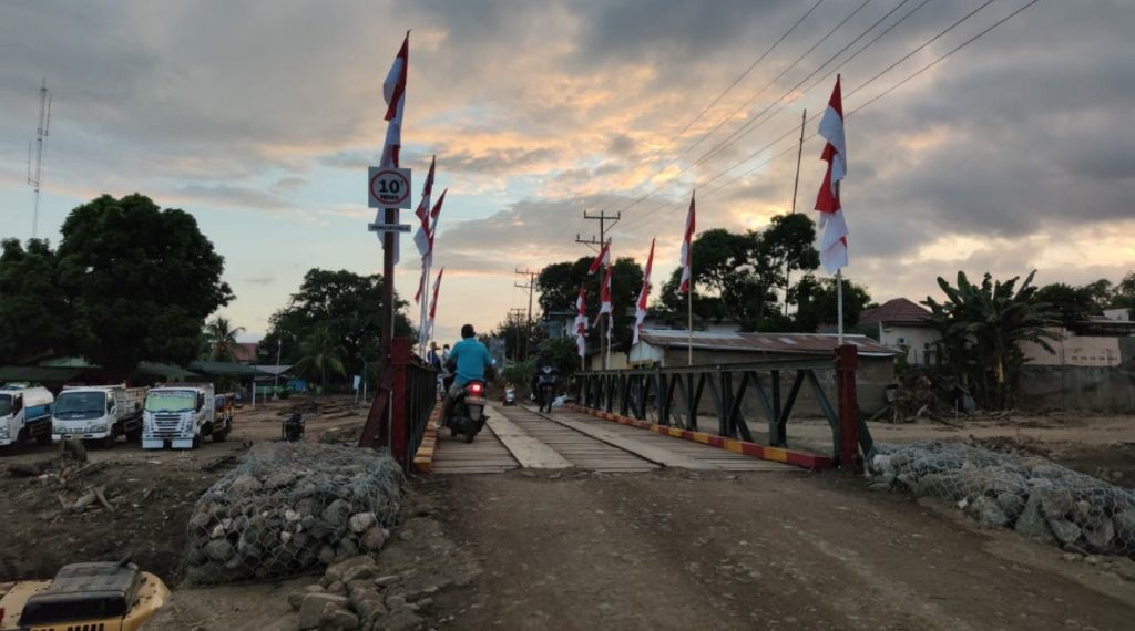 Kementerian PUPR dan TNI AD Selesaikan Pemasangan Jembatan Bailey