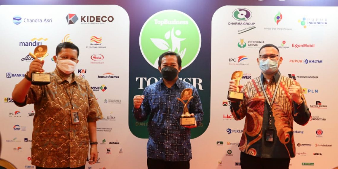Mantap, Kimia Farma Borong Tiga Penghargaan di Ajang TOP CSR Awards 2021