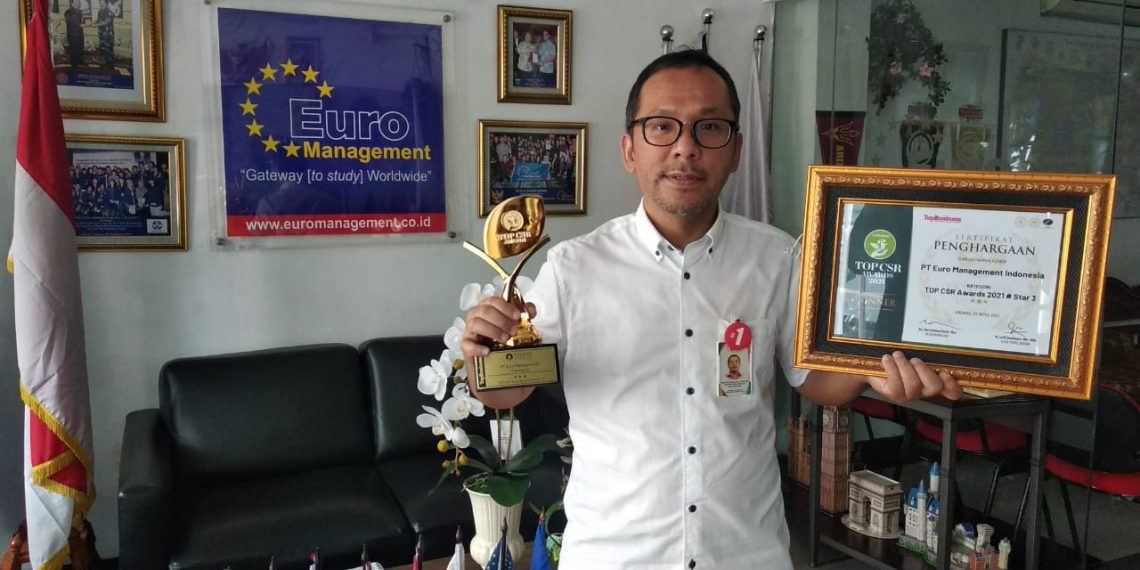 Bimo Sasongko Terima Penghargaan TOP CSR Awards 2021 # Star 3