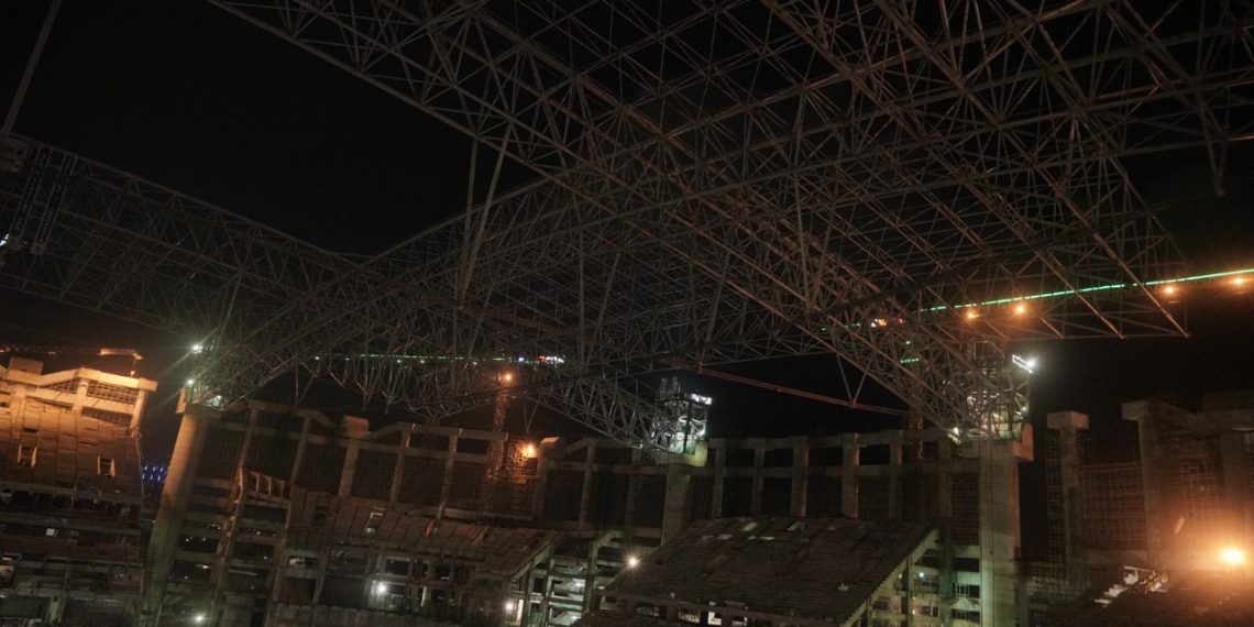 Mantap, Rangka Atap Berat 3.900 Ton Jakarta International Stadium Berhasil  di Titik Puncak