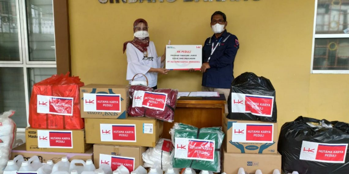 Hutama Karya Bagikan Ratusan APD dan Paket Sembago di Bogor
