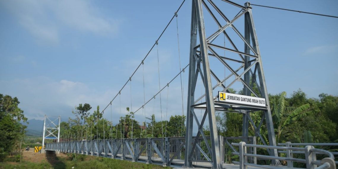 Kementerian PUPR Rampungkan Jembatan Gantung Mbah Buto di Jawa Timur