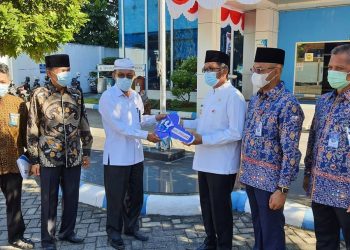 Karyawan Perumda Air Minum Kota Padang Sumbang 1 Unit  Ambulans untuk Baznas