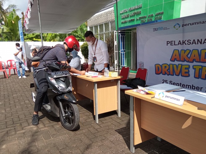 Mudahkan Konsumen, Perumnas Layani Akad Kredit Drive Thru