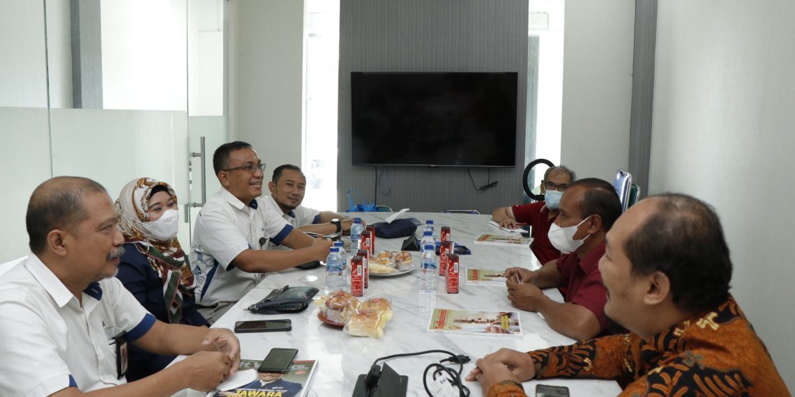 FOTO – Redaksi Top Business Terima Kunjungan Tim Corsec KSO TPK Koja