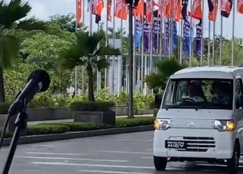 Kunjungi GIIAS 2021, Jokowi Jajal Mobil Listrik
