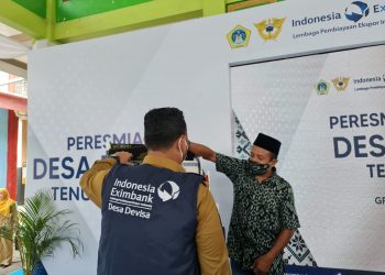 LPEI Sukses Membangun Desa Devisa Tenun Gresik