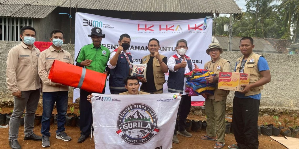 Hakaaston Serahkan Bantuan ke Korban Gempa Pandeglang