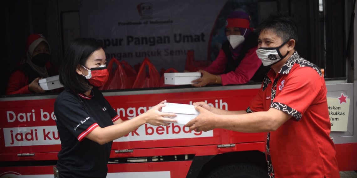 ‘Kulkas Berjalan’ Distribusikan Makanan ke 1.200 Warga