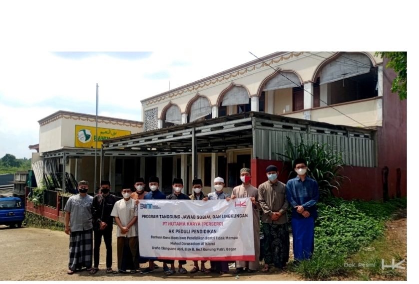 HK Salurkan Bantuan Pendidikan dan Bencana Alam