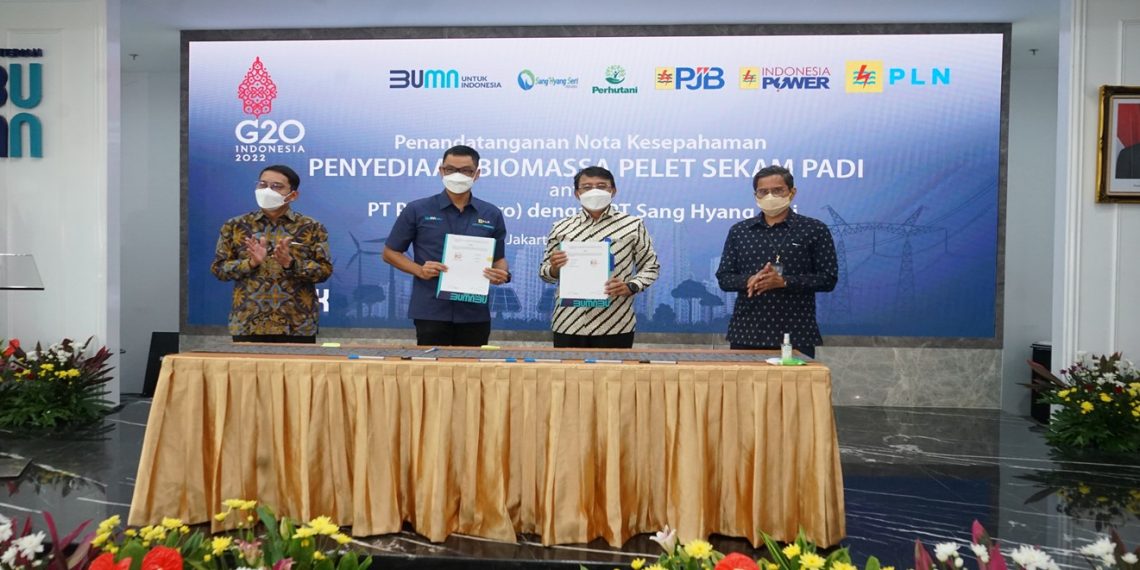 PLN Gandeng SHS dan Perhutani Tingkatkan Bauran Energi Baru Terbarukan