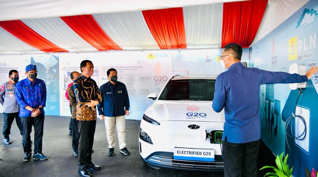 Presiden Jokowi: Kendaraan Listrik Solusi RI Tekan Impor BBM dan Selamatkan APBN