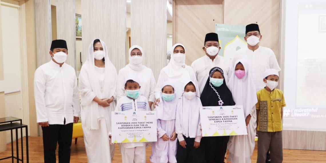 Kimia Farma Beri 3.000 Paket Sembako dan 2.000 Menu Berbuka untuk Anak Yatim, Dhuafa, dan Pensiunan di Ramadhan Ini