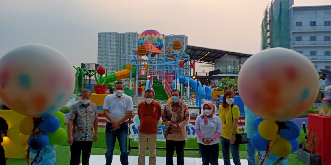Grand Metropolitan Bekasi Manjakan Pengunjung dengan Wahana Air Rooftop