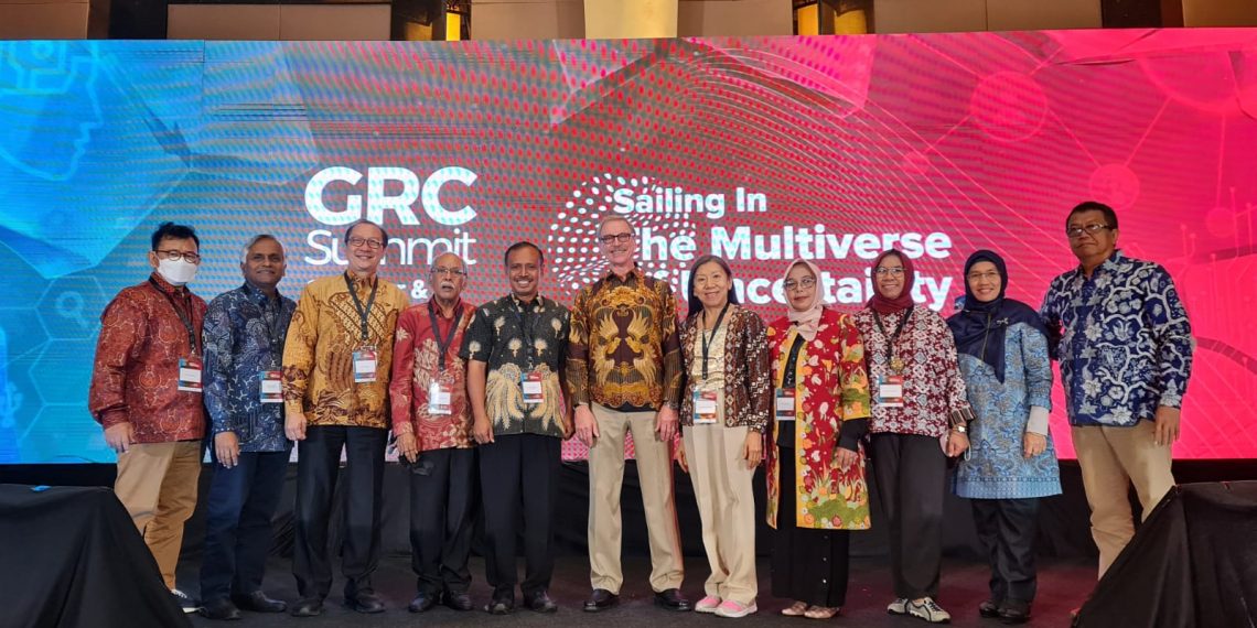Di Ajang GRC Summit 2022, Tim Juri TOP GRC Awards Dianugerahi Sertifikasi GRC