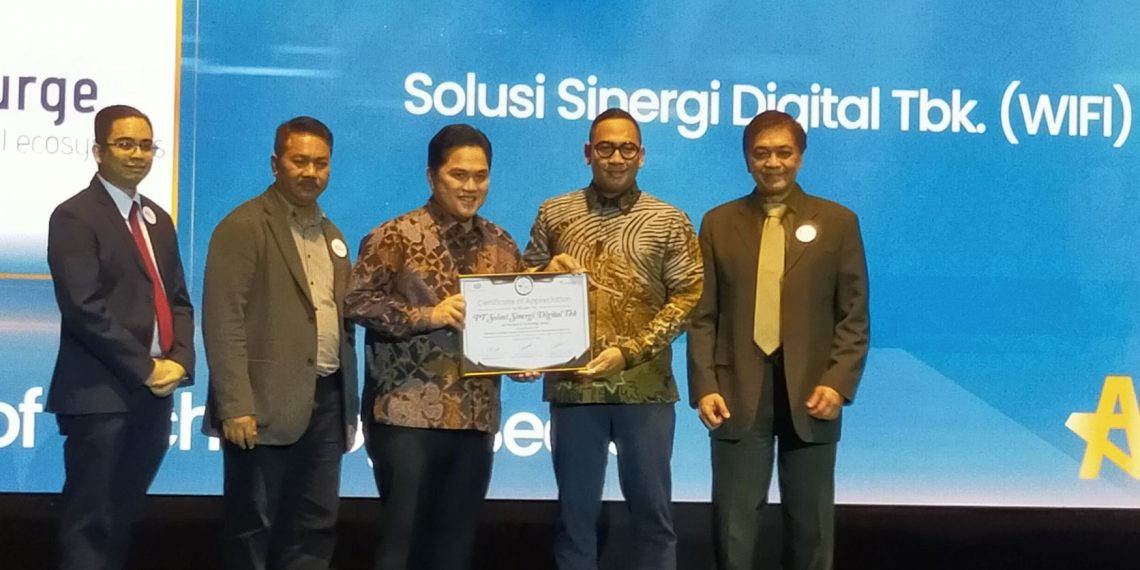 Konsisten dalam Digitalisasi, Surge Raih Penghargaan ‘The Best of Technology Sector’ CSA Awards 2022