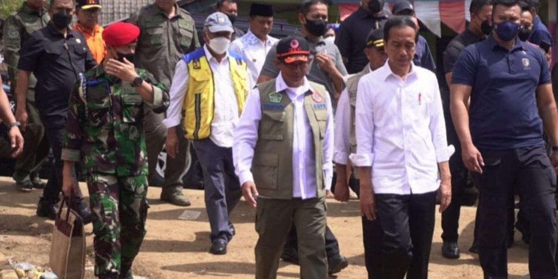 Menteri Basuki: Tangani Longsoran, Distribusikan Prasarana Air Bersih dan Sanitasi