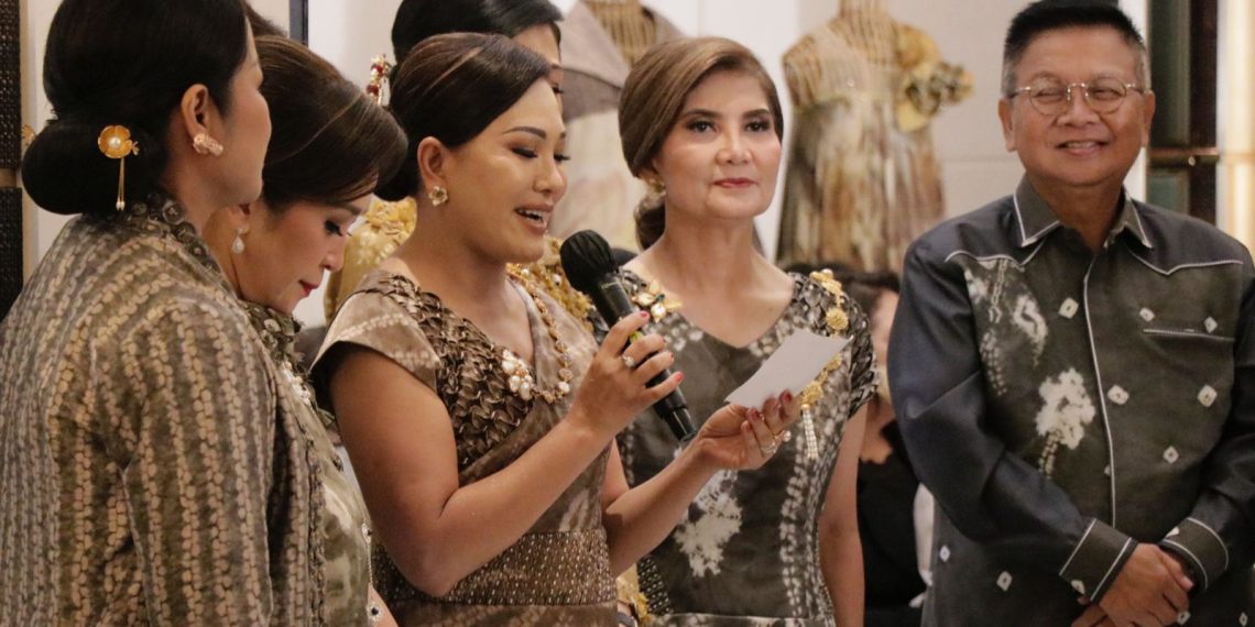 Humbang Kriya, UMKM Asuransi Sinar Mas dukung Sustainable Fashion Bareng Oscar Lawalata dan Srikandi Bisnis dan Keuangan Indonesia