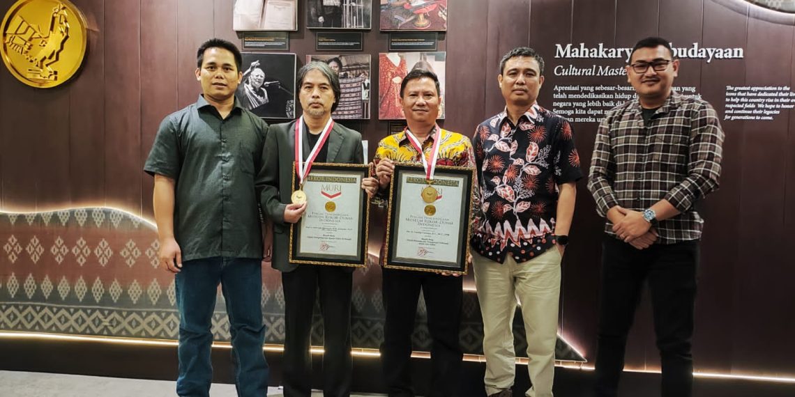 Ini Rekor Penulis Terbanyak Buku Teknik Transportasi