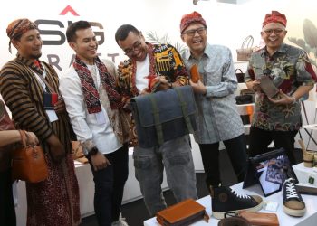 Tas dan Dompet Kulit Produksi UMKM Binaan SIG Diminati Warga Asing