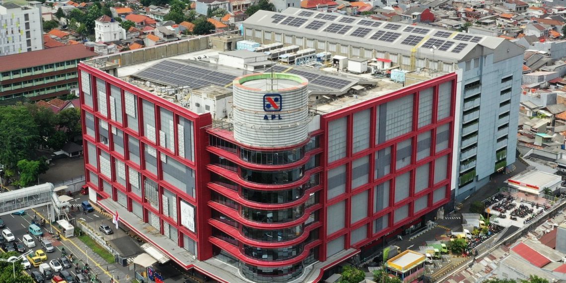 Plaza Kenari Mas Kini Pakai PLTS Atap