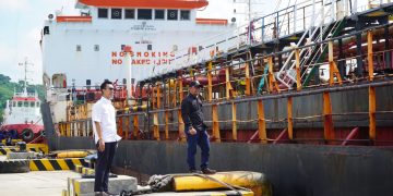 Proses Pertolongan Sukses , Kapal MT Kristin Bersandar di Pelabuhan PDS Lombok
