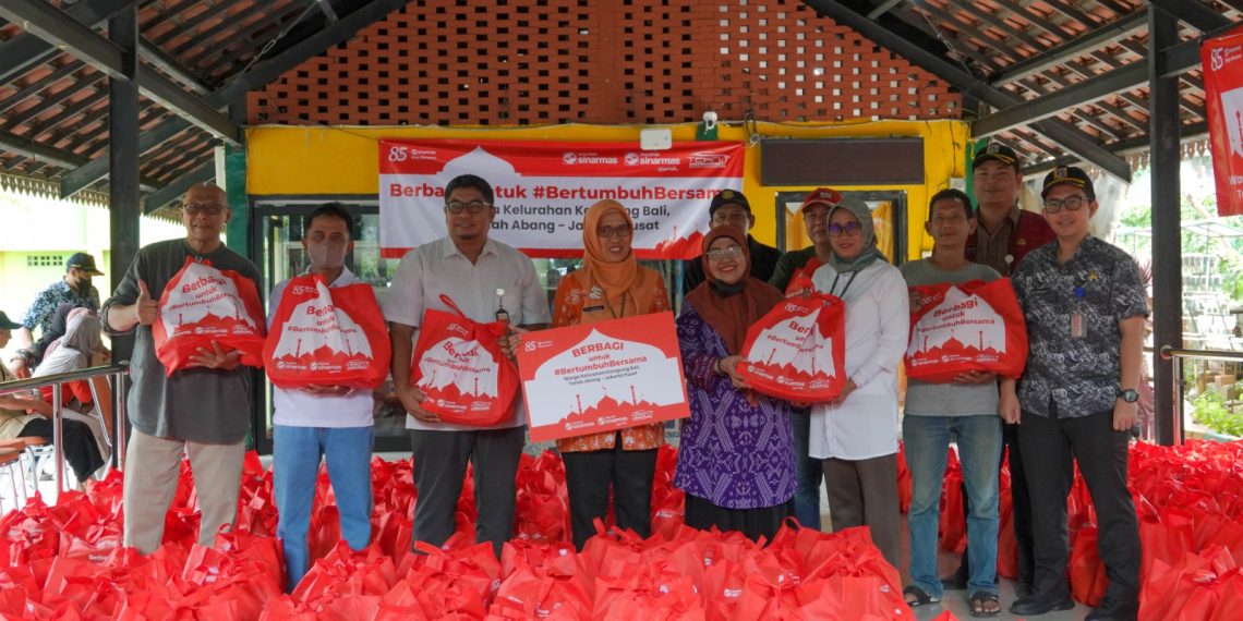 Asuransi Sinar Mas dan Asuransi Sinar Mas Unit Syariah Berbagi Paket Sembako