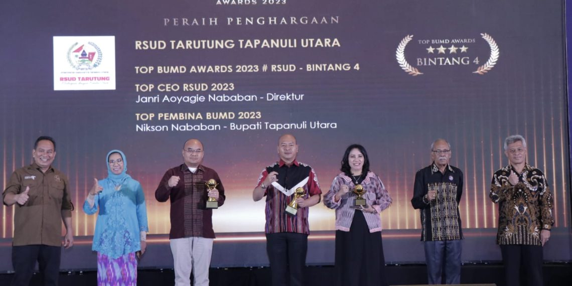 Bupati Nikson Nababan, M.Si, Raih Penghargaan TOP Pembina BUMD 2023