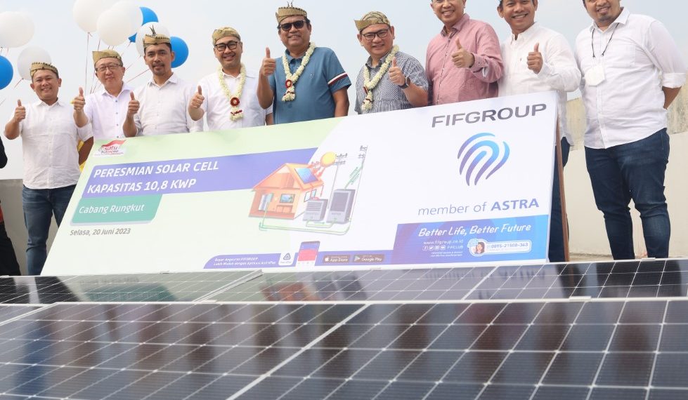 FIFGROUP Lanjutkan Pasang Solar Panel Ke-12