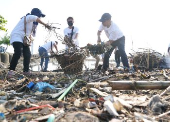 Aksi Bersih Pantai, Pelindo Kumpulkan 1,7 Ton Sampah