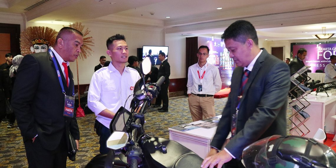 Len Industri Hadiri Seminar dan Peserta Pameran